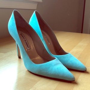 Manola blahnik heels in suede seafoam blue
